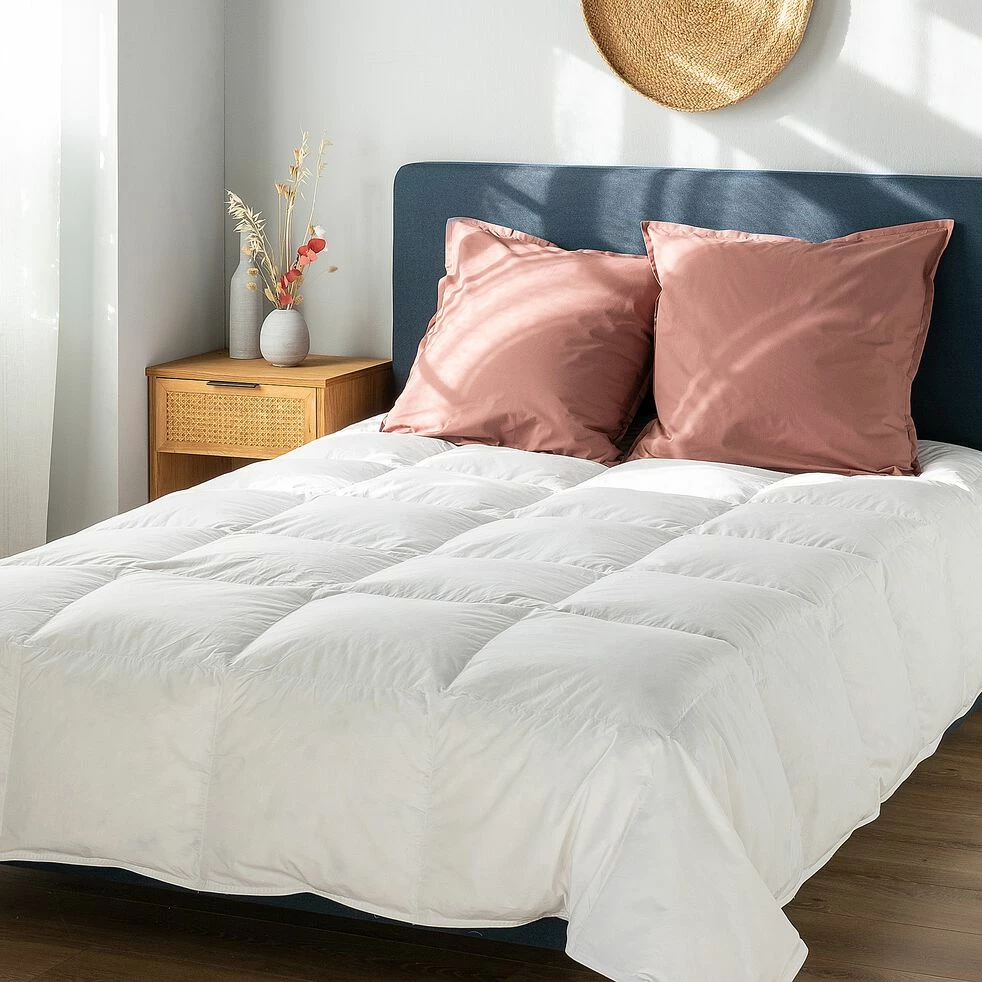 CANTABRIE - Couette Légère En Percale De Coton Et Duvet De Canard - Blanc 260x240cm 5 CANTABRIE - Couette Légère En Percale De Coton Et Duvet De Canard - Blanc 260x240cm – Image 3