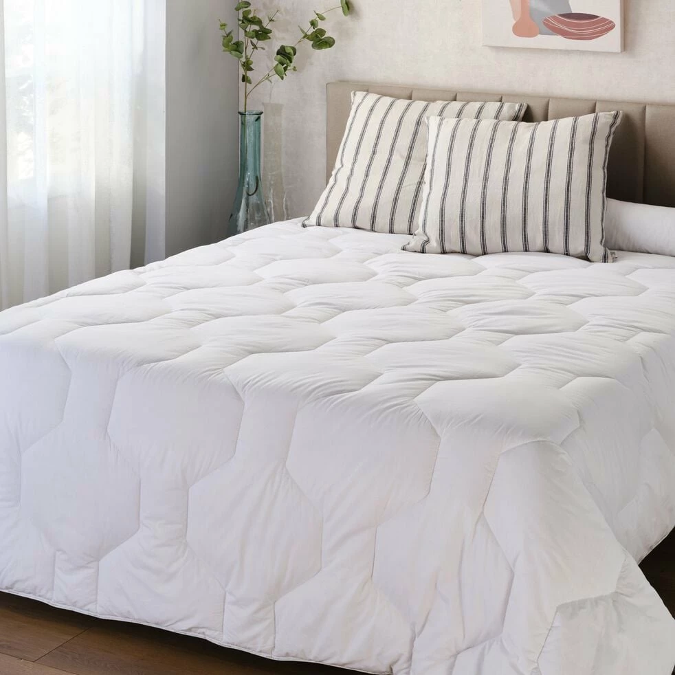 CAMILIA - Couette Chaude Anti-acariens Thermorégulatrice - 240x220cm 5 CAMILIA - Couette Chaude Anti-acariens Thermorégulatrice - 240x220cm – Image 3