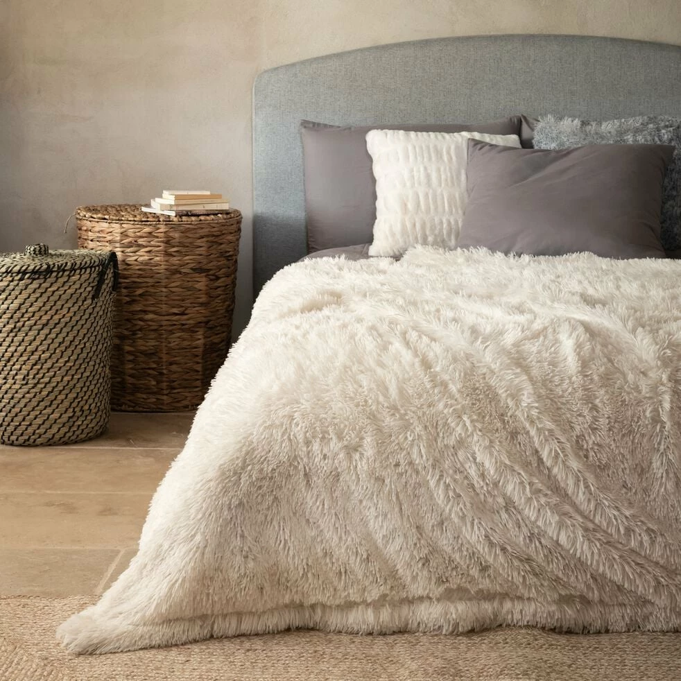 ELEC - Couvre-lit Imitation Fourrure En Polyester - Blanc 180x220cm 5 ELEC - Couvre-lit Imitation Fourrure En Polyester - Blanc 180x220cm – Image 3