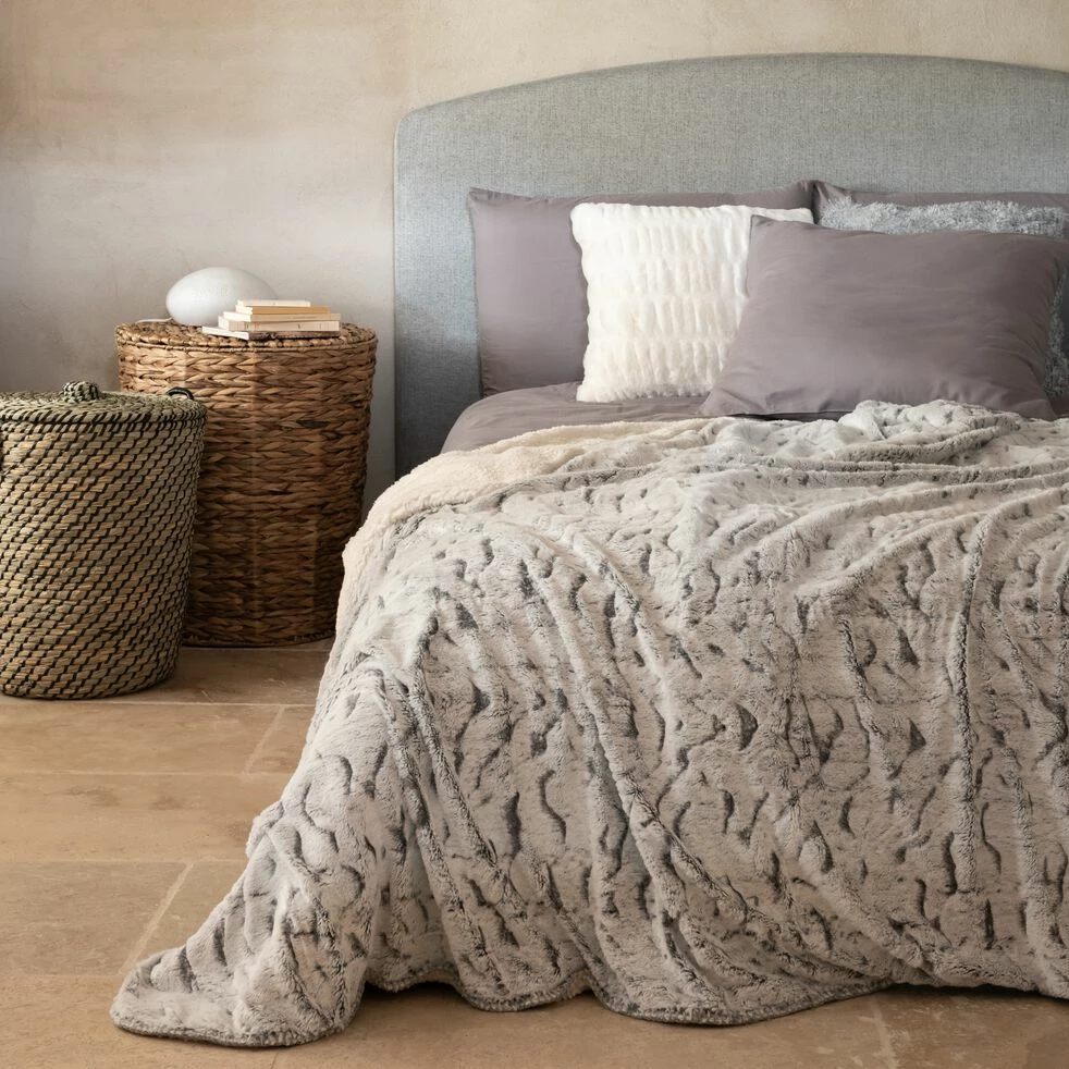 LALOU - Couvre-lit Réversible Effet Fourrure - Gris 180x230cm 4 LALOU - Couvre-lit Réversible Effet Fourrure - Gris 180x230cm – Image 2