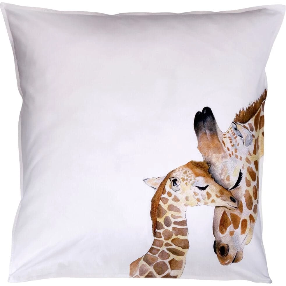 FAMILLE GIRAFE - Taie D'oreiller Enfant Imprimé Girafe En Coton 63x63cm - Marron 3 FAMILLE GIRAFE - Taie D'oreiller Enfant Imprimé Girafe En Coton 63x63cm - Marron